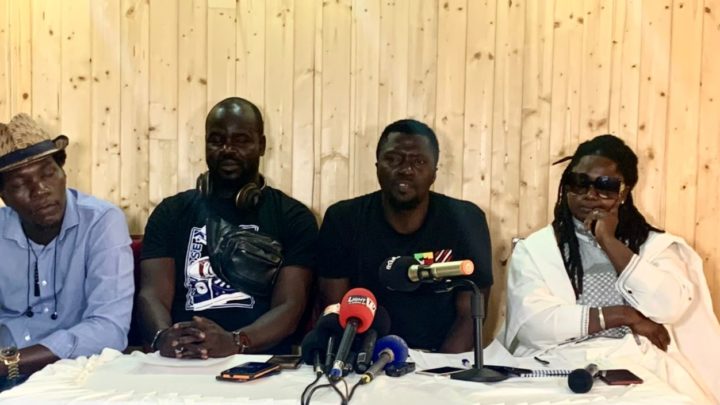 Tension politique : Les rappeurs du Sénégal en colère contre Sonko et CieL’appel à manifester de la coalition Yewwi Askan Wi n’est pas du goût du Collectif des Rappeurs pour la Paix et la Stabilité du Sénégal. Lors d’une conférence de presse, ce dimanche, à Guédiawaye, par la voix de Red Black, ces rappeurs invitent les Sénégalais à rester chez eux et versent leur colère sur Ousmane Sonko et Cie.￼￼