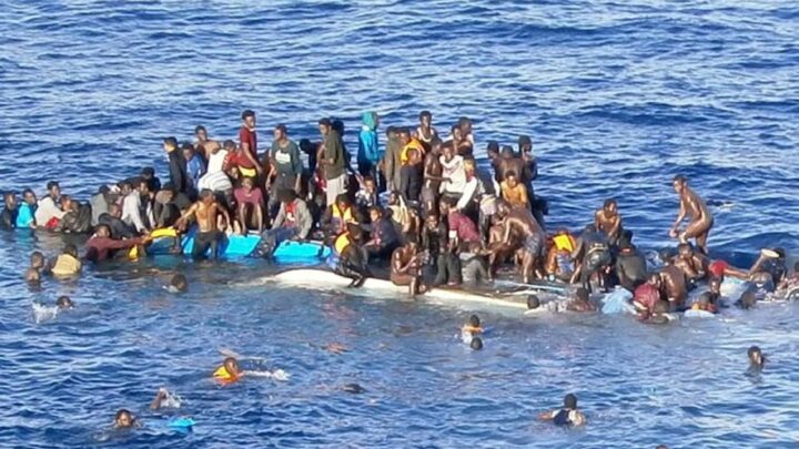 Emigration clandestine : 200 candidats victimes d’une arnaque frôlent la catastrophe en mer
