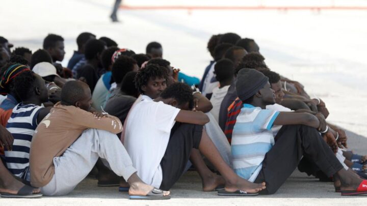 Émigration clandestine : La marine espagnole intercepte 102 migrants, dont 5 femmes et 25 mineurs