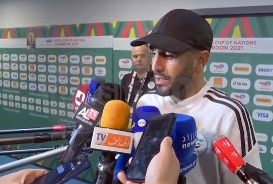 Riyad Mahrez écarte l’Algérie : « Ce pays est le seul favori de la CAN 2023 »