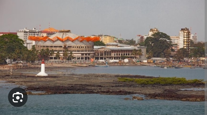 GUINÉE: TIRS NOURRIS ENTENDUS ET ACCÈS BLOQUÉS AU CENTRE DE CONAKRY (TÉMOINS)