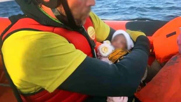 En partance pour l’Espagne, elle accouche à bord d’une pirogue