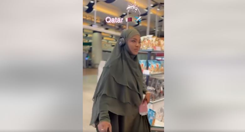 Voyage Musical au Qatar : Mia Guissé surprend ses fans avec son Hijab (Vidéo)