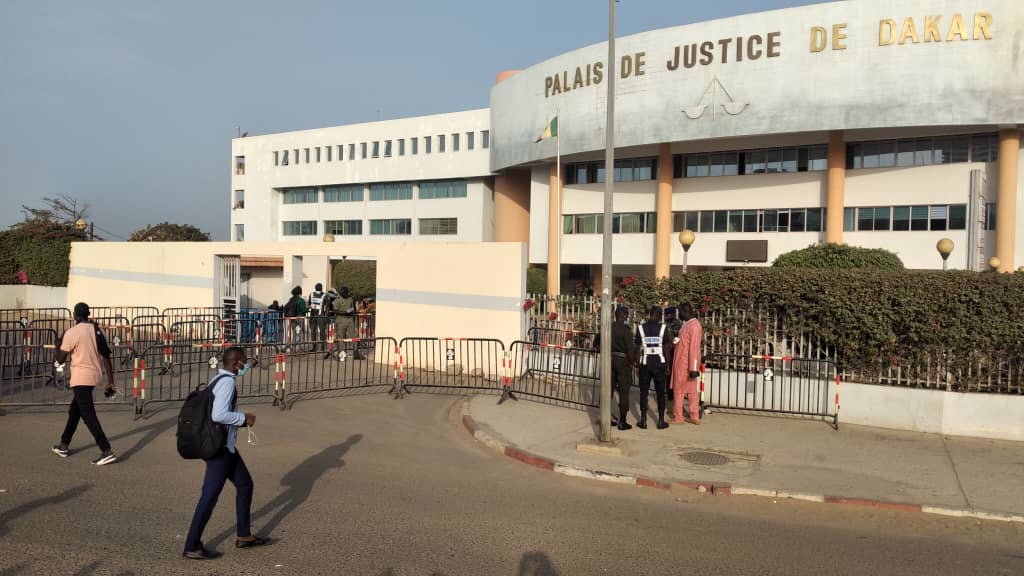 Urgent : le palais de justice de Dakar prend feu suite à une explosion de gaz