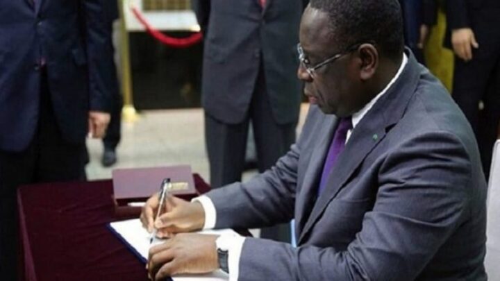 Passeports diplomatiques : ce décret signé par Macky, cinq jours avant son départ