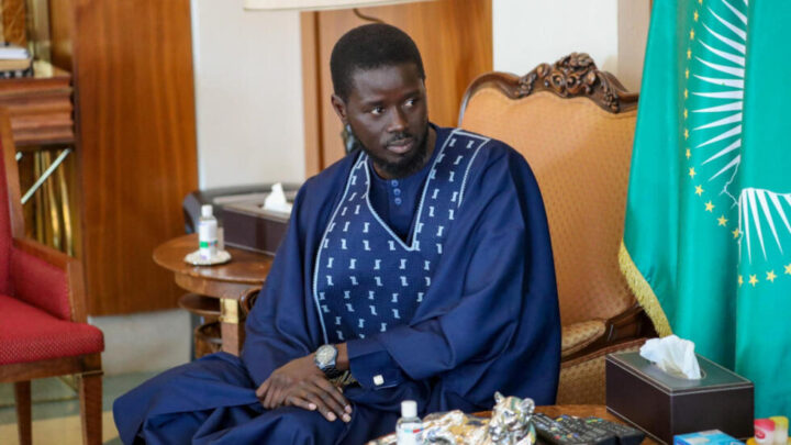 Mysticisme ou superstition : Le Président Diomaye Faye fait parler de lui au Palais, il s’est débarrassé de tous les fauteuils et…