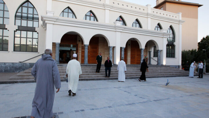 France : le ministre de l’intérieur expulse un imam sénégalais, il lui est reproché…