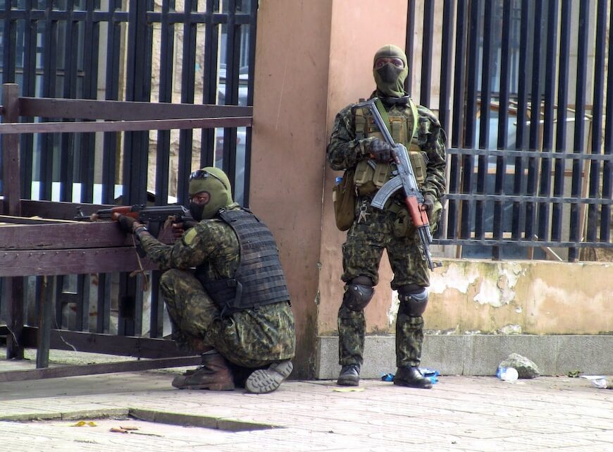 Arrestation d’un membre des forces spéciales guinéennes à Dakar : sa famille alerte