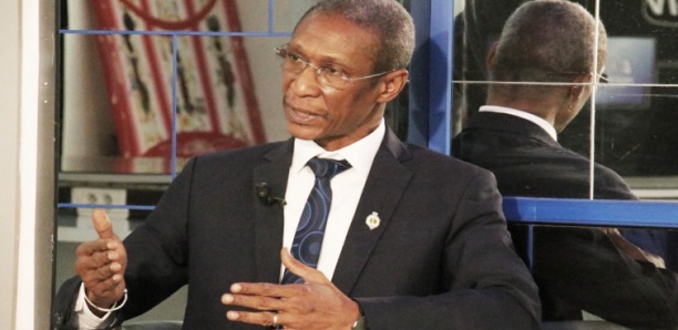 DPG de Sonko : Théodore Monteil fait appel à la Constitution et clôt le débat